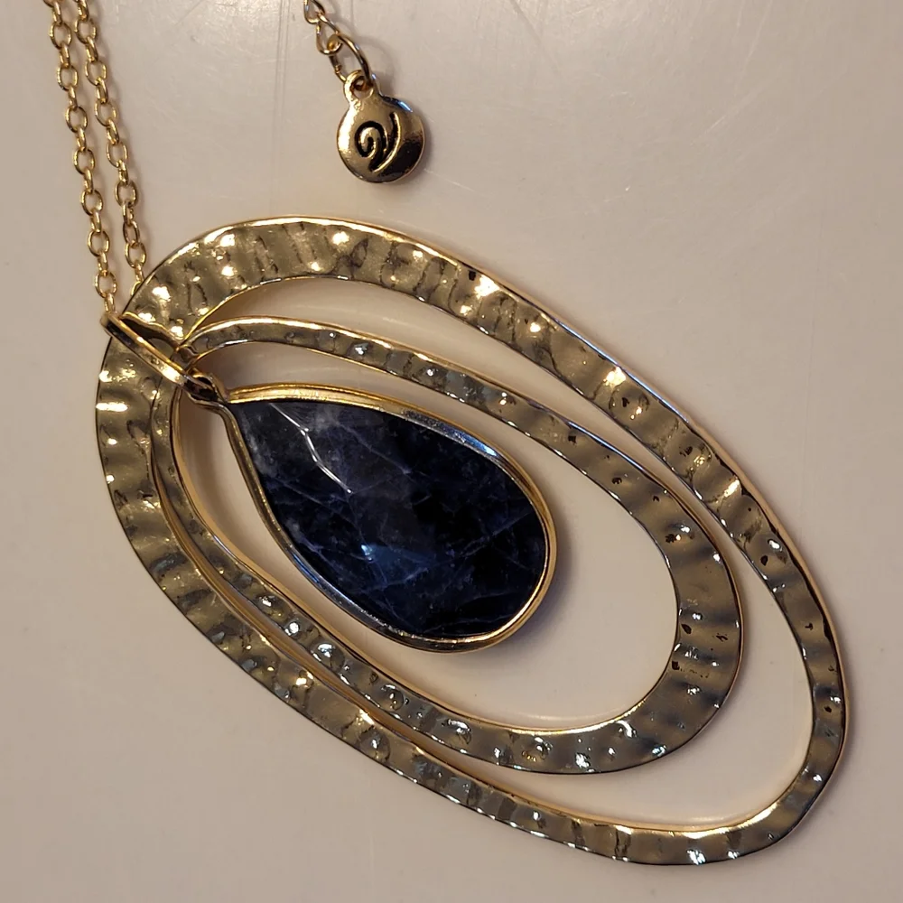 Versona Blue Marbled Teardrop Framed By Hammered Look Gold-tone Ovals Necklace - Picture 9 of 14